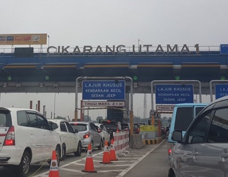 Gerbang Tol Cikarang Utama yang Kini Padat Lalu-Lintas Gerbang Tol Cikarang Utama yang Kini Padat Lalu-Lintas