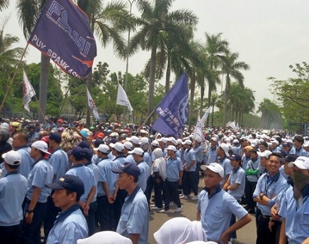 Aksi Demo Buruh Cikarang Jababeka Pulogadung Untuk Memperjuangkan Kenaikan UMR dan UMK