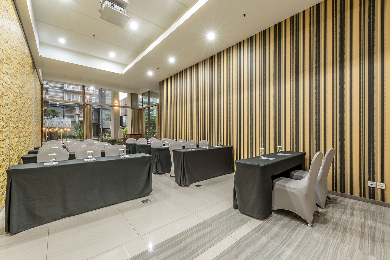Picture Idea: Tokyo Kyoto Osaka Meeting Room